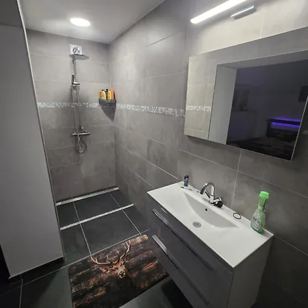 Le Marronnier باستونيا